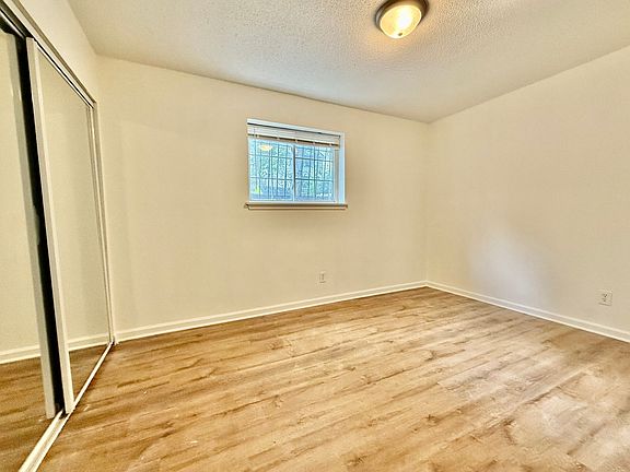 5th image of 4038-4040 McGee St #4038-6