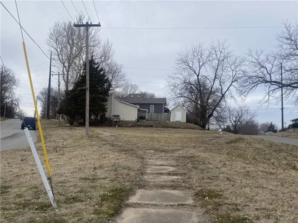 854 Sherman Ave, Leavenworth, KS 66048