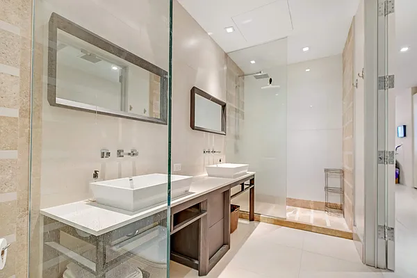 Rented by Compass | media 21