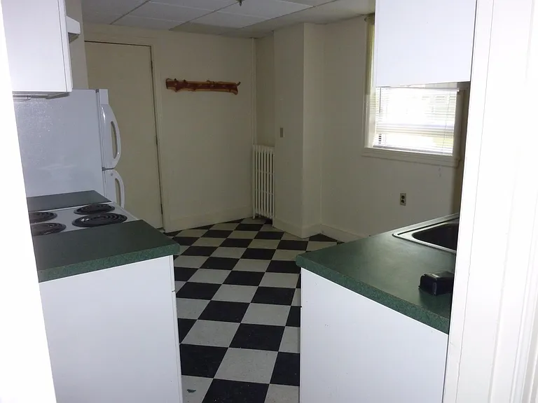 360 College St #3 — Photo 9