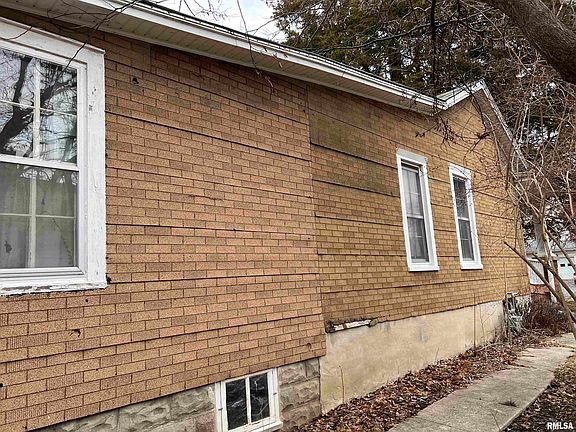 3rd image of 813 Goltra Ave