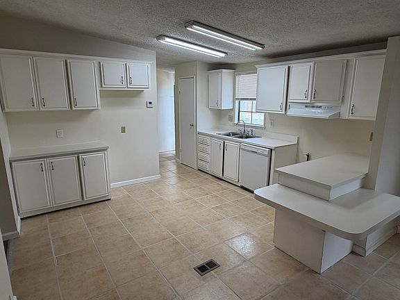 5th image of 5941 Jackson Ave