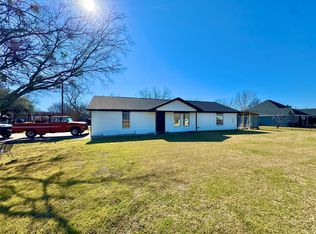 704 Shady Grove Ct, Granbury, TX 76049