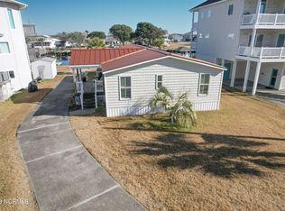 7048 7th St, Surf City, NC 28445