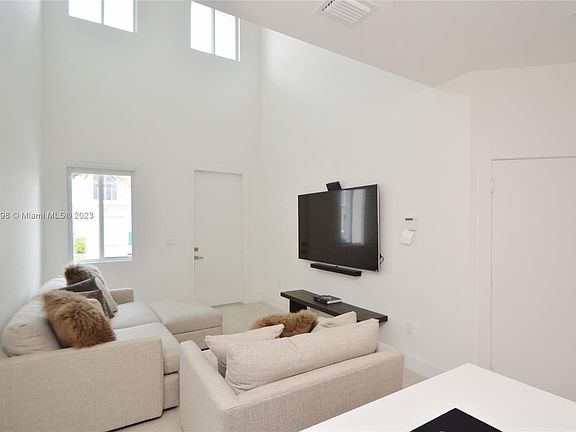 3rd image of 10220 NW 72nd Ter #10220