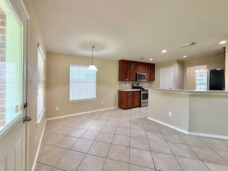 1810 Katlyn Ln — Photo 13