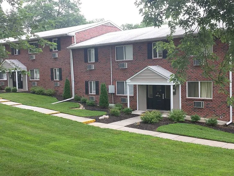 85 Lawrence Rd — Photo 32