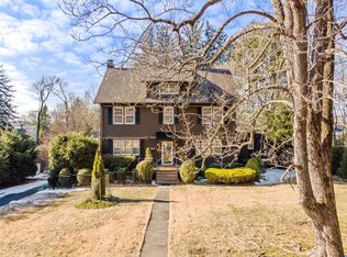 22 Willetts Rd, Mount Kisco, NY 10549