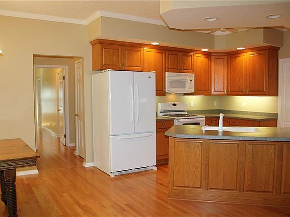 3rd image of 1022 John Leo Dr