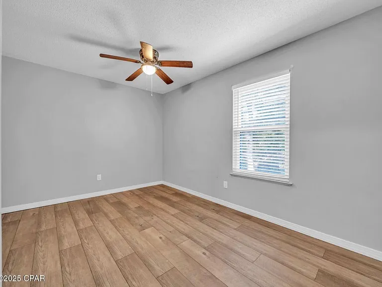 121 Hampton Dr — Photo 14