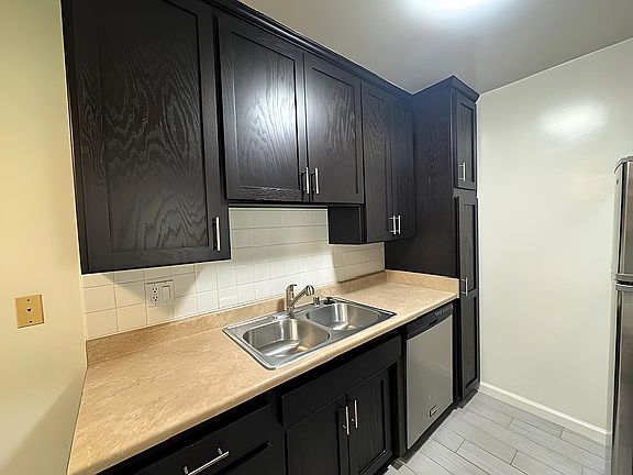 4th image of 1630 Granville Ave APT 207