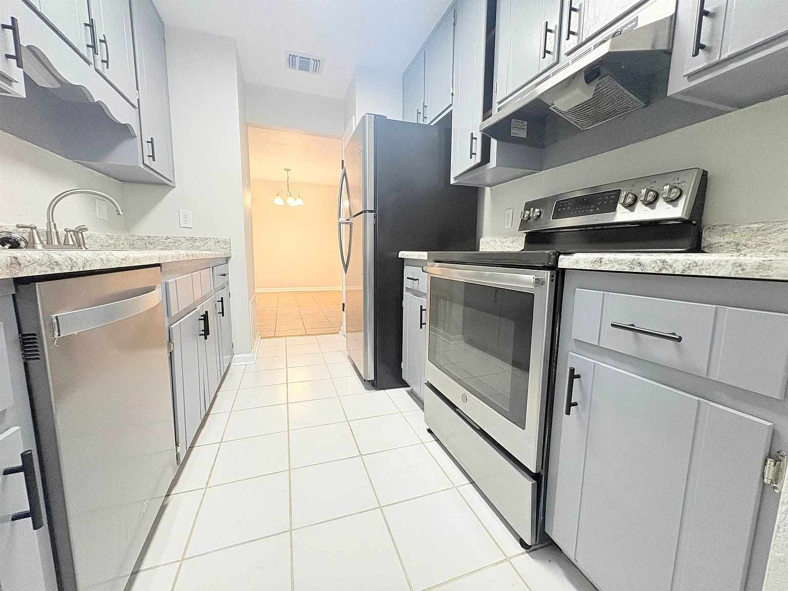 2 bed, 896 sqft, $1,200 — Photo 4