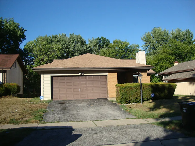 1612 Barkwood Dr — Photo 2