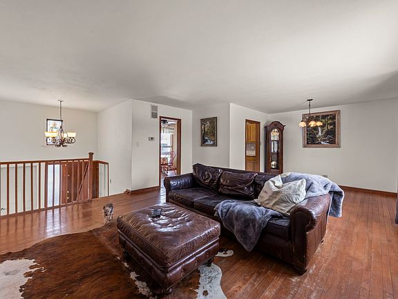 3rd image of 225 E Lincoln Ave