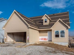 1333 S Greenwood Pkwy, Tonganoxie, KS 66086