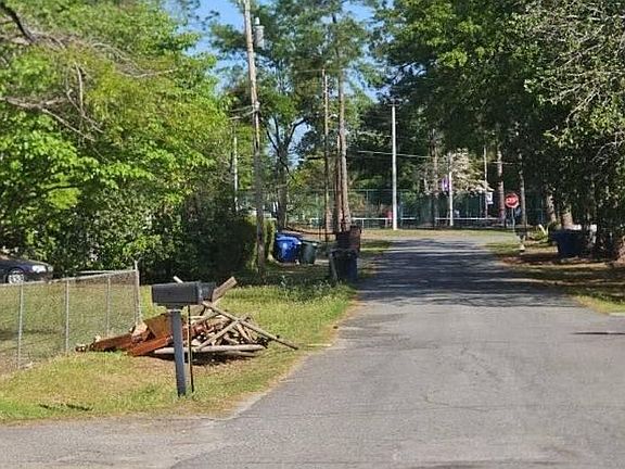 4th image of 208 Comer Dr
