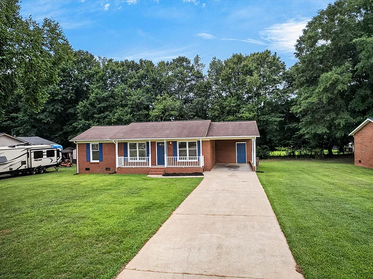 912 Kearney Dr — Photo 4