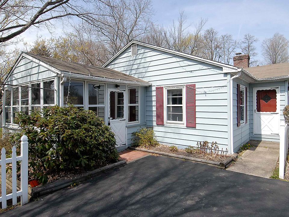 573 Violet Ave, Hyde Park, NY 12538 Zillow