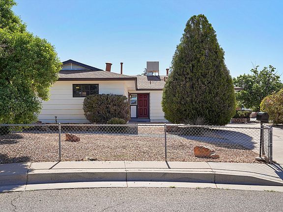3rd image of 3929 Hermosa Dr NE