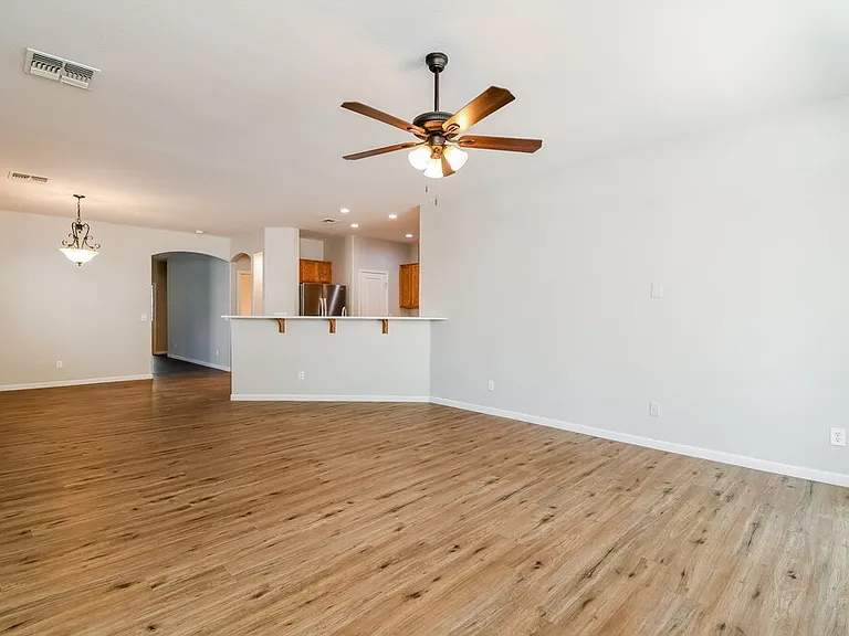 1062 E Nickleback St — Photo 3