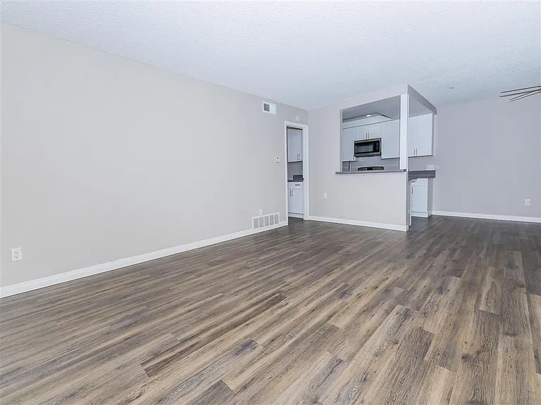Briarwood Apartments — Photo 48