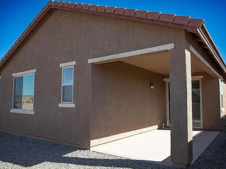 10671 W Harrigan Dr — Photo 2