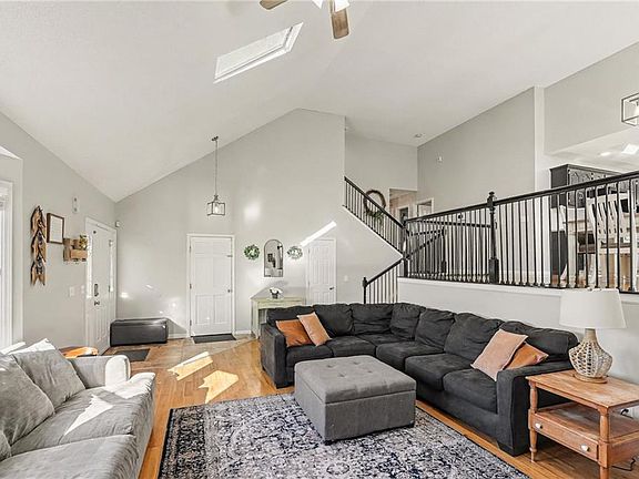 4th image of 6015 NE Gladstone Ln