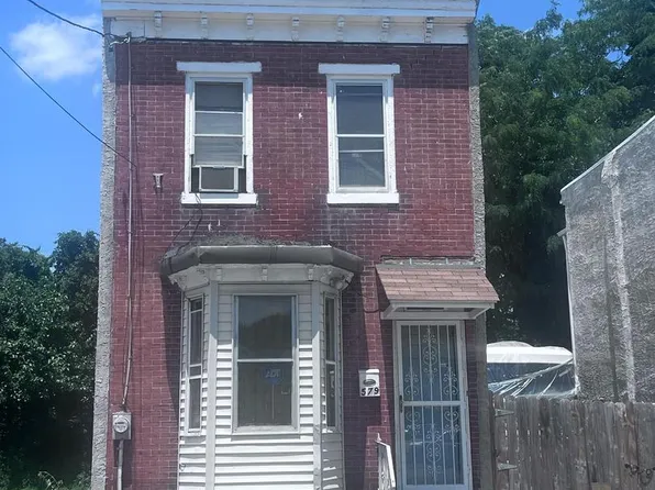 579 Pine St, Camden, NJ 08103
