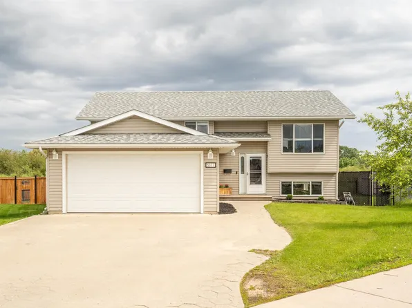 5317 60th St, Cold Lake, AB T9M 1N8