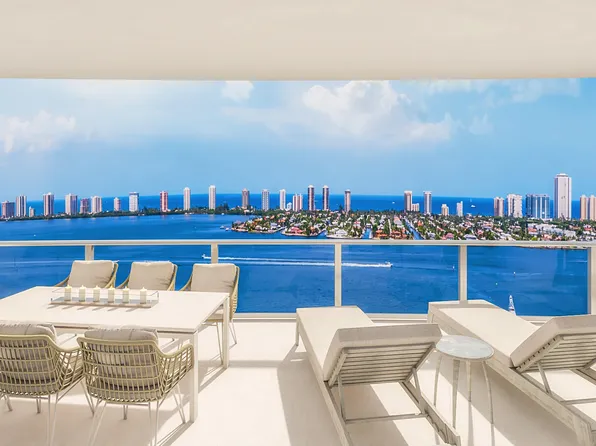 220 Lake Shore Dr #912, Lake Park, FL 33403