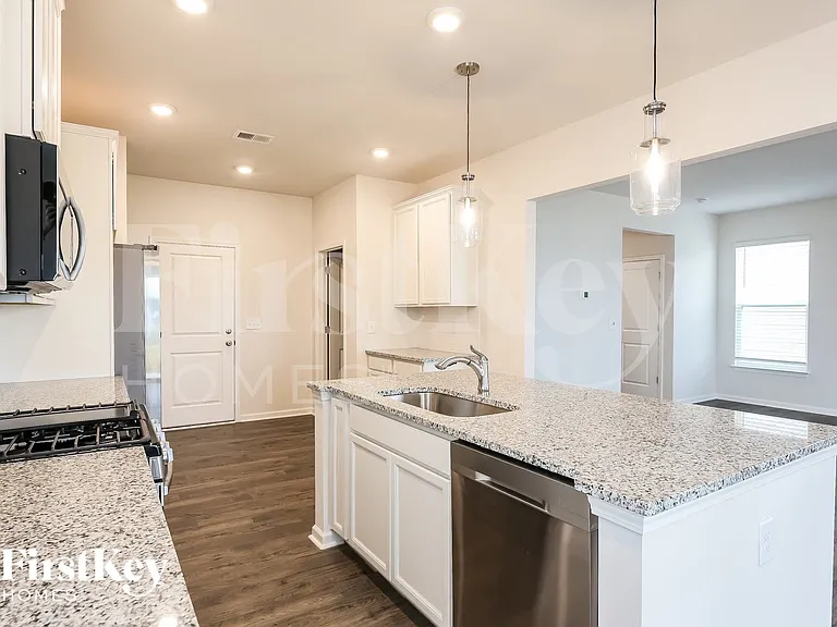 400 Stonefence Dr — Photo 7