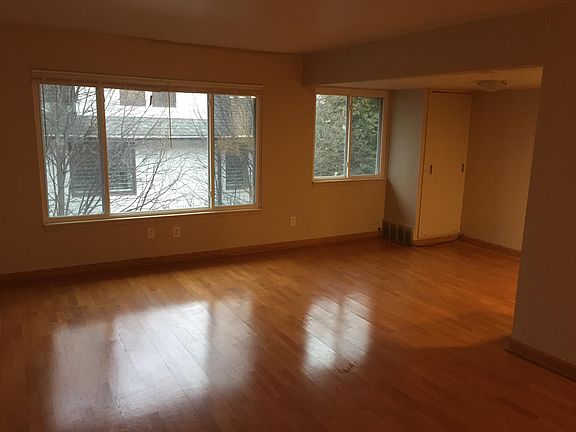 2nd image of 950 Ann St APT 303