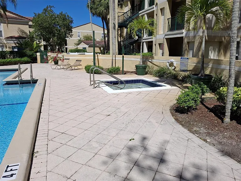 899 Riverside Dr #613 — Photo 30