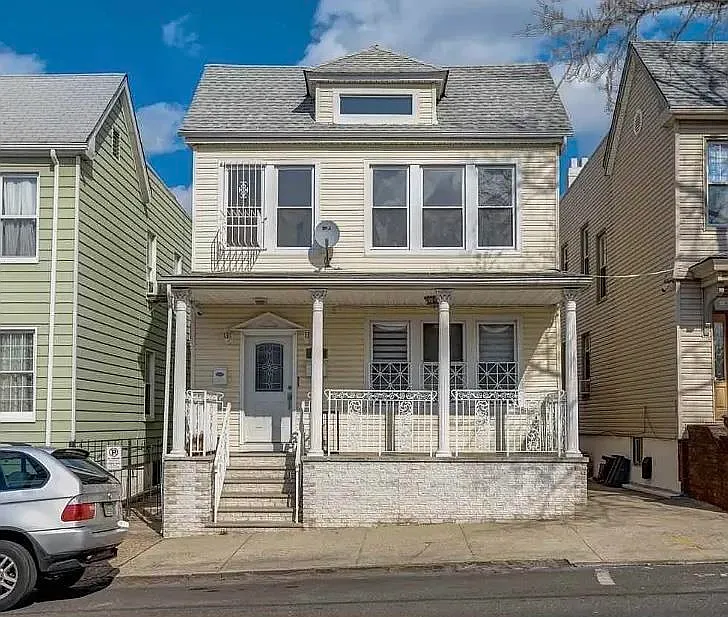 270 Stevens Ave