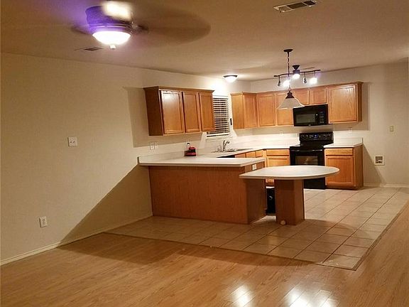 3rd image of 625 Kentucky Derby Ln