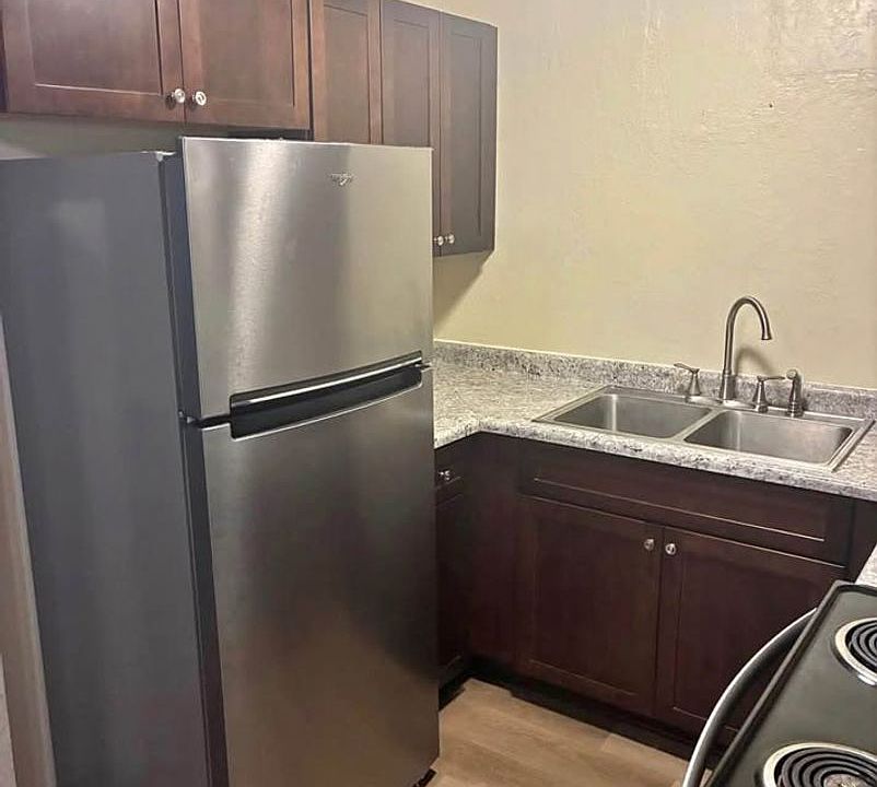 1st image of 481 Sunset Dr