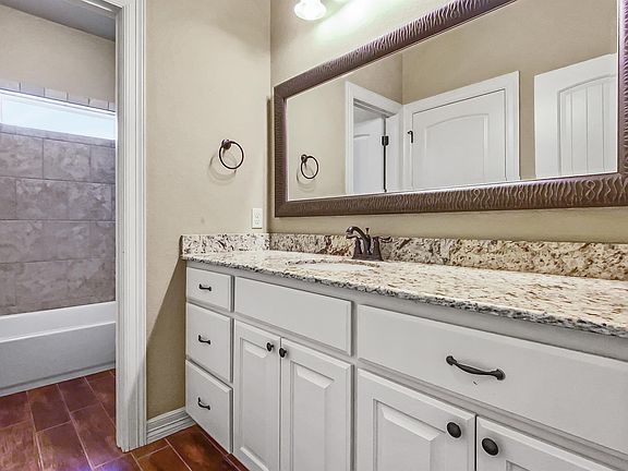 2nd image of 805 Montclair Ave