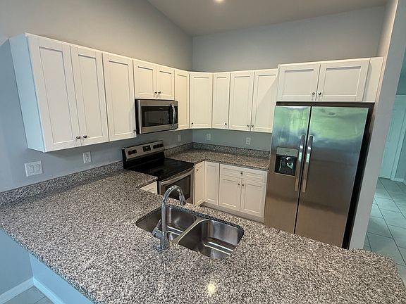 3rd image of 3536 SW 17th Ave
