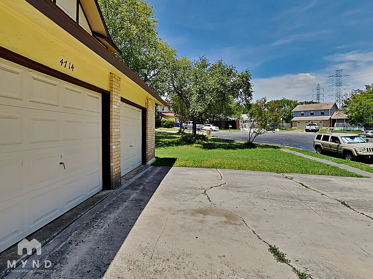 4714 Crested Rock Dr — Photo 37