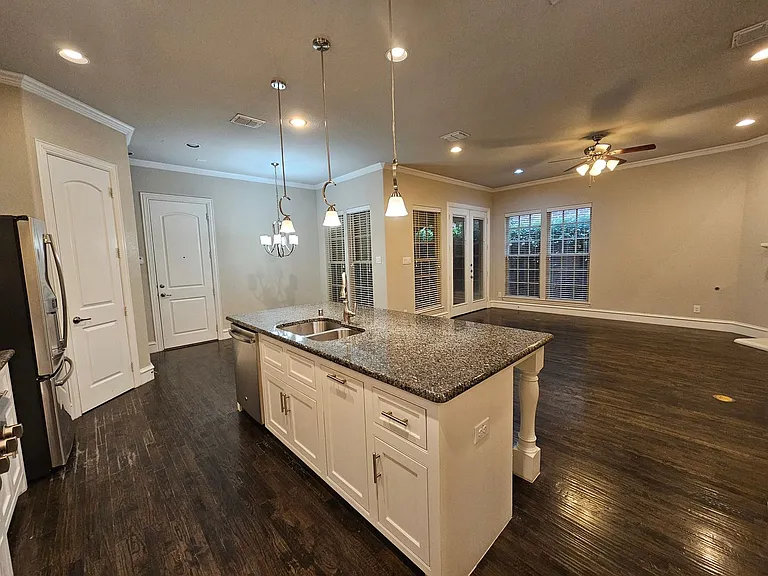 988 Shadyside Ln — Photo 10
