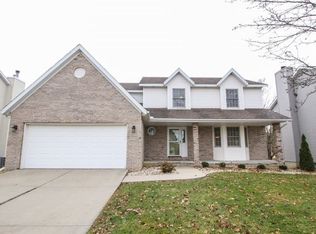 3105 Providence Dr, Bloomington, IL 61704