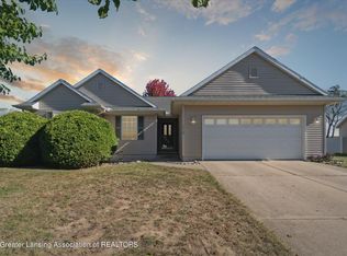 1112 Lois Ln, Saint Johns, MI