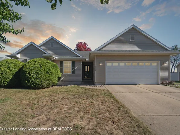 1112 Lois Ln, Saint Johns, MI 48879
