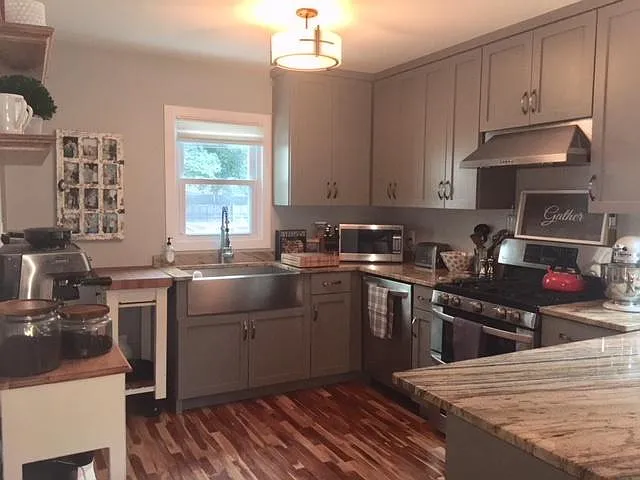 3 bed, 1.5 bath, 1762 sqft, $2,695 — Photo 3