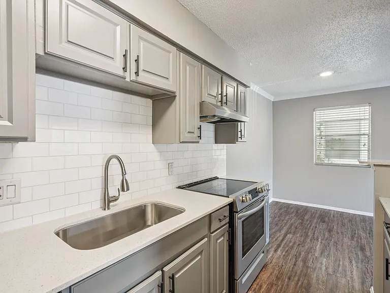 5644 Riverwalk Dr — Photo 56