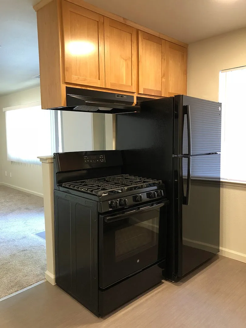 723 W 2nd Ave — Photo 4