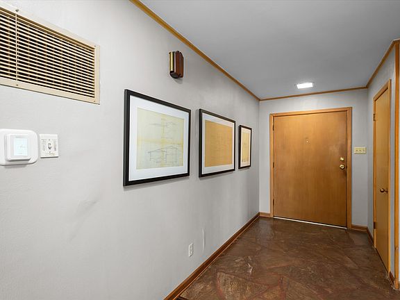 4th image of 3322 Woodbine Blvd