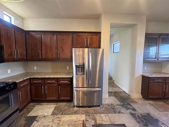 4th image of 1814 Maple Ave