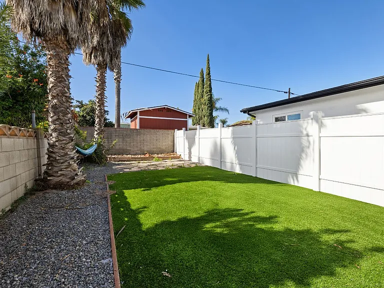 5124 Leo St — Photo 1