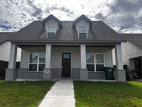 660 The Cottages Photo 1